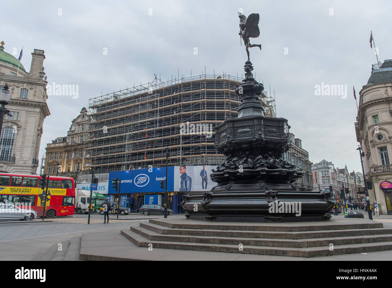 Piccadilly Circus Werbeschilder ausgeschaltet, so dass ein einziger neu gebogen ultra-high-Definition-Bildschirm bis Herbst 2017 installiert werden. Stockfoto