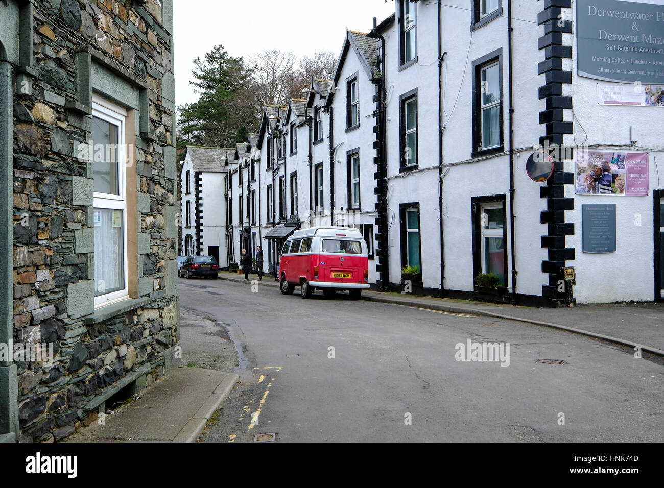 VW Camper Van abgestellt im Lake District Stockfoto