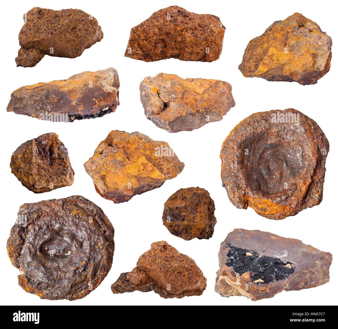 Sammlung von verschiedenen Mineralien der braunen Limonit (Moor Eisenerz), die isoliert auf weißem Hintergrund Stockfoto
