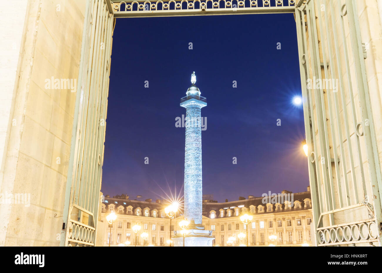 Vendôme-Säule in der Nacht, Paris, Frankreich. Stockfoto