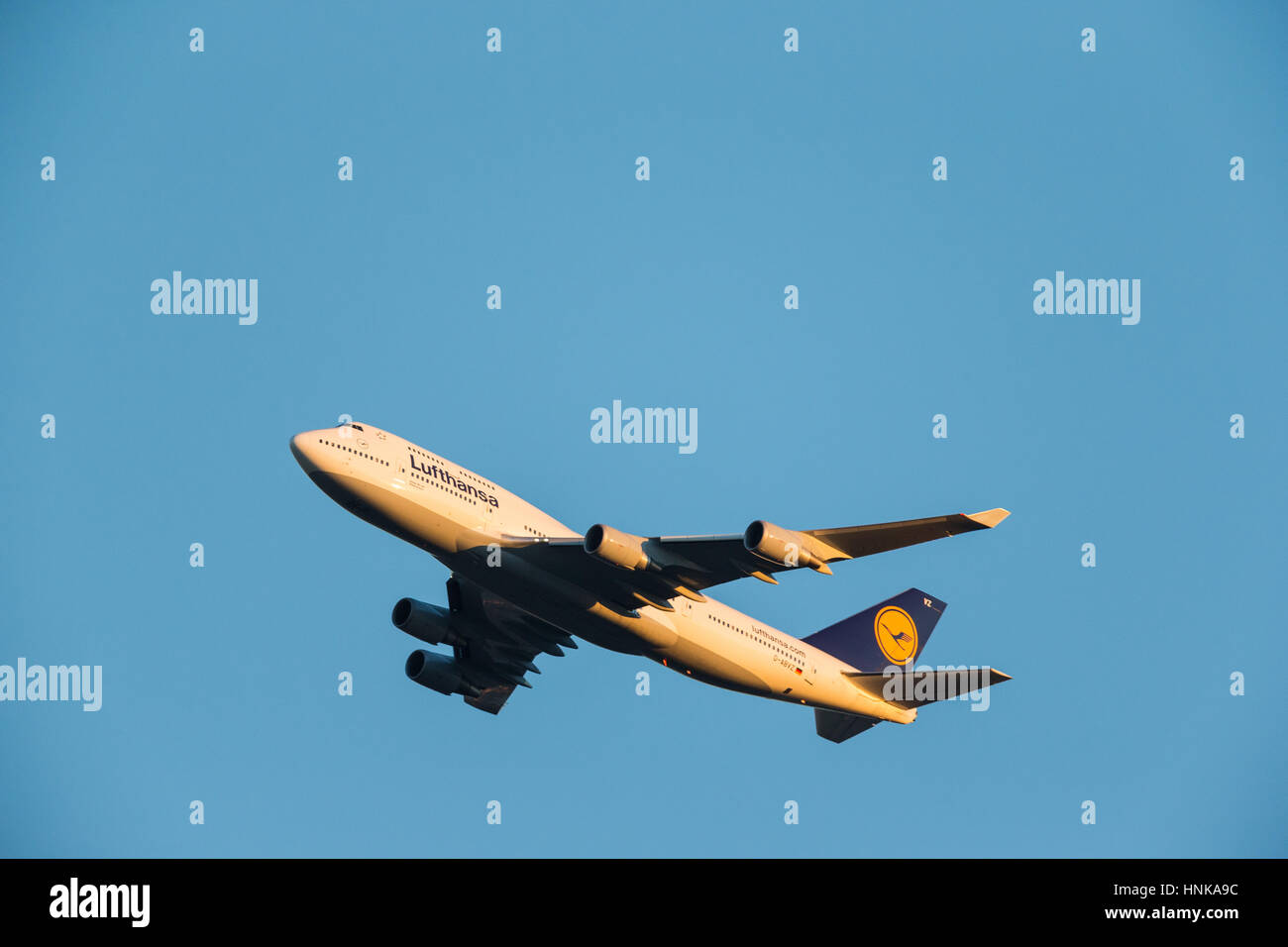 Lufthansa Airlines Boeing 747-400 D-ABVZ nach der Take off Flughafen Newark (EWR) Stockfoto