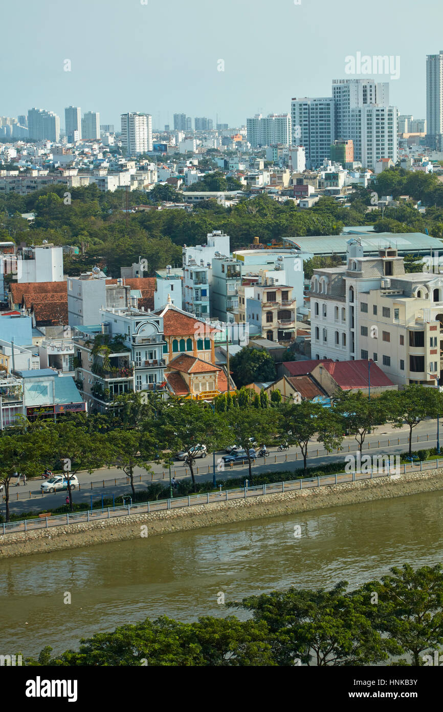 High-Rise Wohnungen und Ben Nghe River, Ho-Chi-Minh-Stadt (Saigon), Vietnam Stockfoto