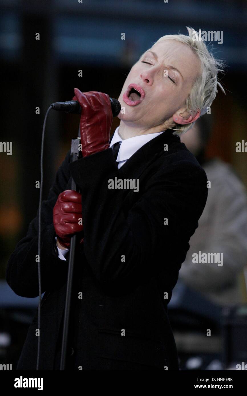 Sängerin Annie Lennox auf der Bühne während der Today Show am 25. November 2005 in New York City 25. November 2005 Stockfoto