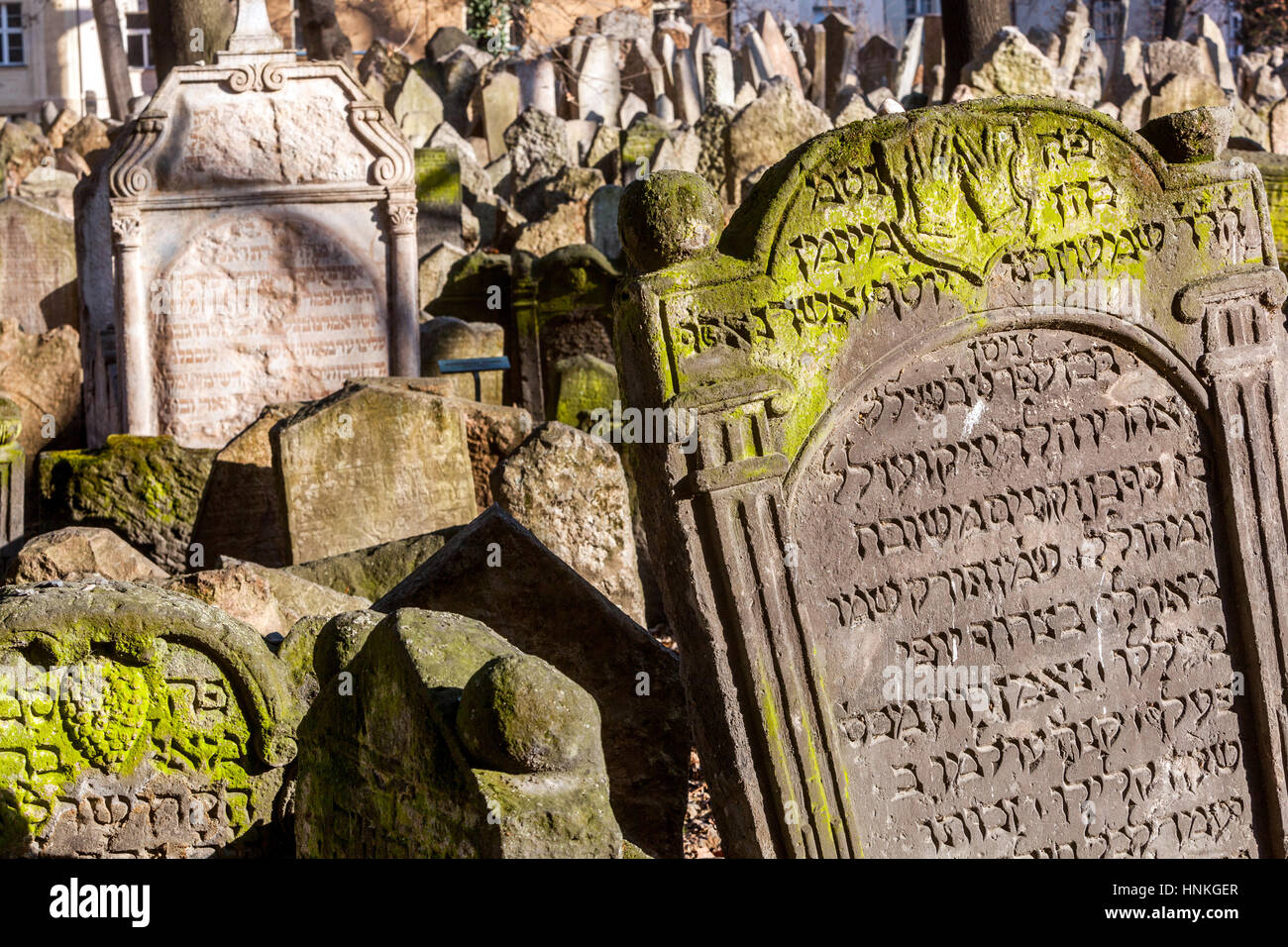 Gräber auf dem Jüdischen Friedhof in Prag, dem Jüdischen Viertel in Prag, Josefov Tschechien Stockfoto