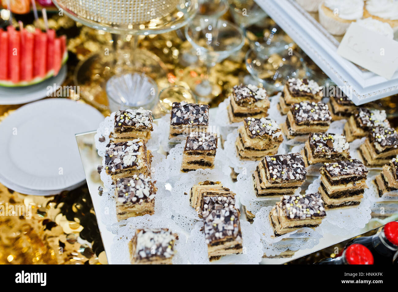 Verschiedenen Swets und Kuchen bei Hochzeitsfeier. Stockfoto