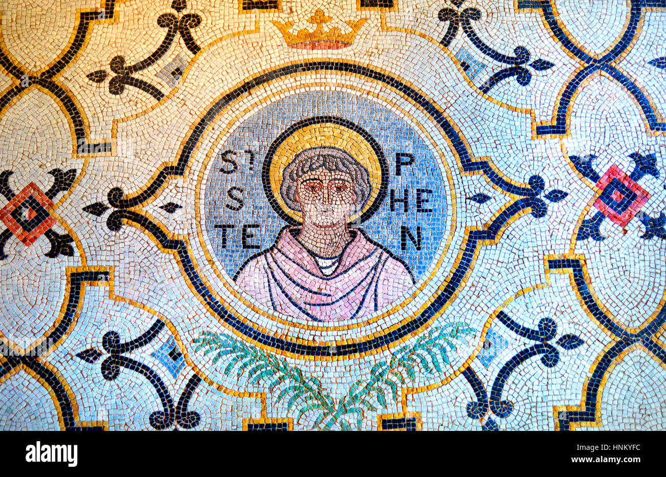 London, England, Vereinigtes Königreich. Kirche von Str. Stephen Wabrook - Mosaik des Heiligen Stephan im Eingangsbereich Stockfoto