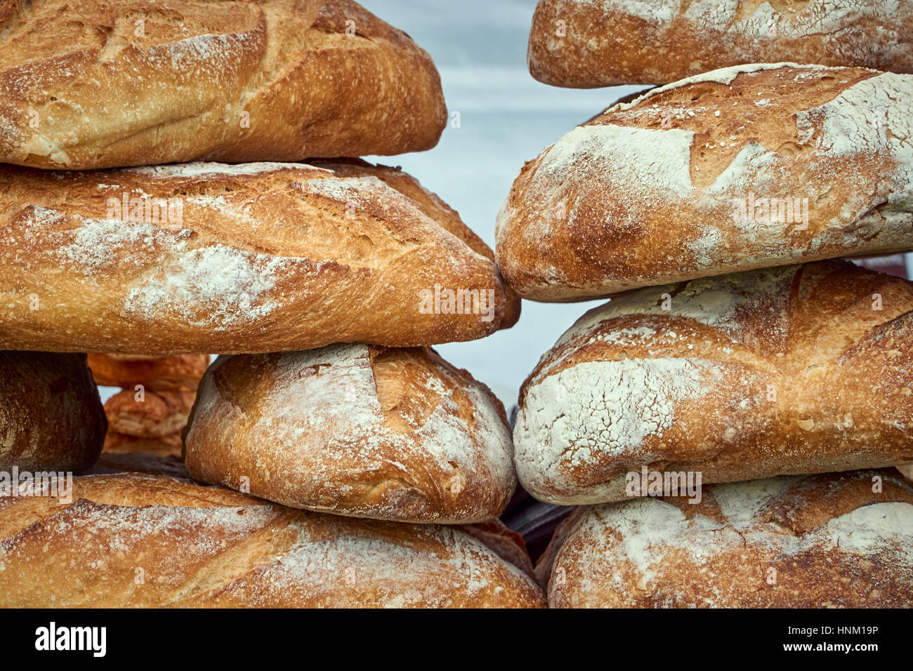 Ein Stapel von Artisan Brot Brote - detail Stockfoto