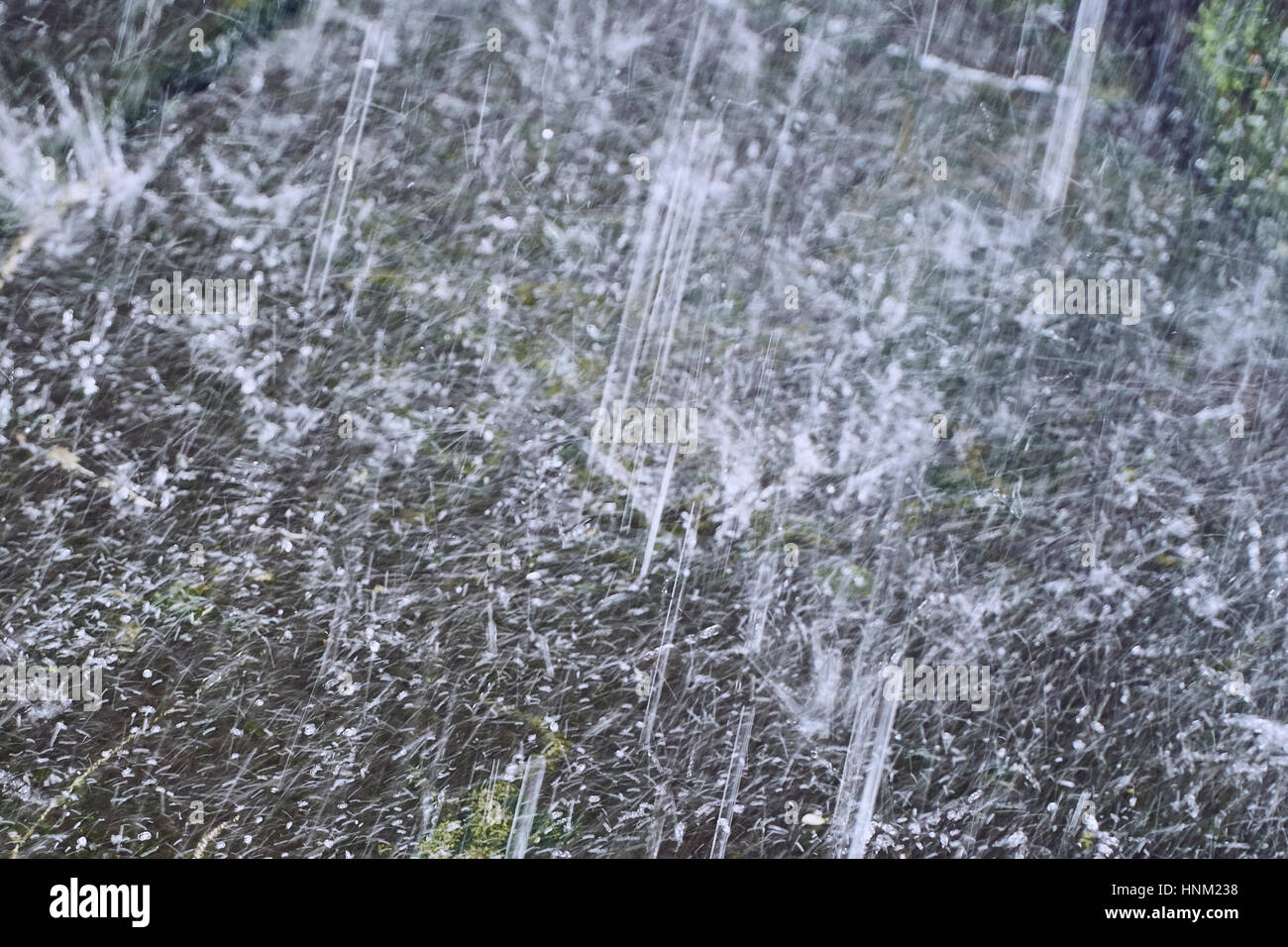 Regen Sturm auf Pflaster Stein Stockfoto