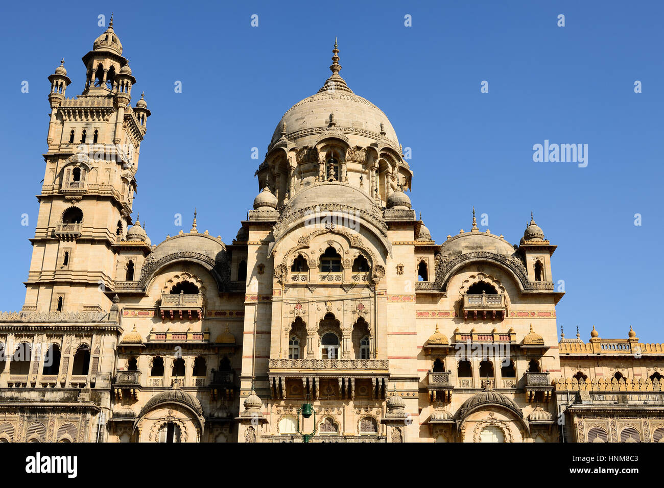 Typisches Beispiel der indischen Architektur im Bundesstaat Gujarat Stockfoto