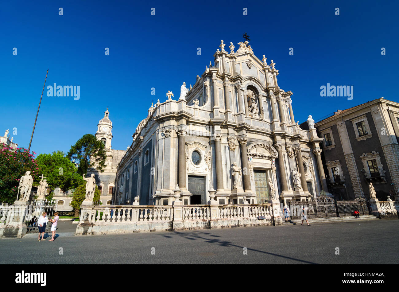 Piazza Duomo oder Domplatz mit der Kathedrale von Santa Agatha - Catania Duomo in Catania, Sizilien, Italien Stockfoto