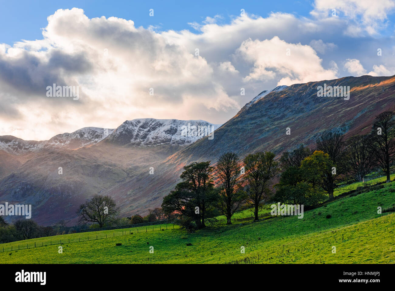 Die schneebedeckte Lakelandpoeten reichen von der Grisedale-Tal in der Nähe von Patterdale im Lake District National Park, Cumbria, England. Stockfoto