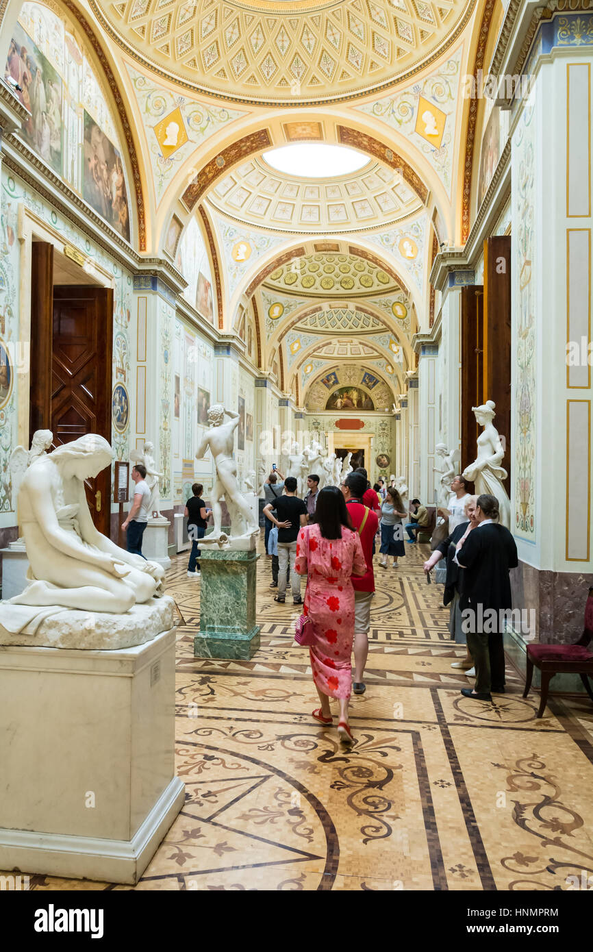 ST. PETERSBURG, Russland - 12. Juli 2016: Interieur Galerie der antiken Kunst, die Staatliche Eremitage, St. Petersburg, Russland Stockfoto