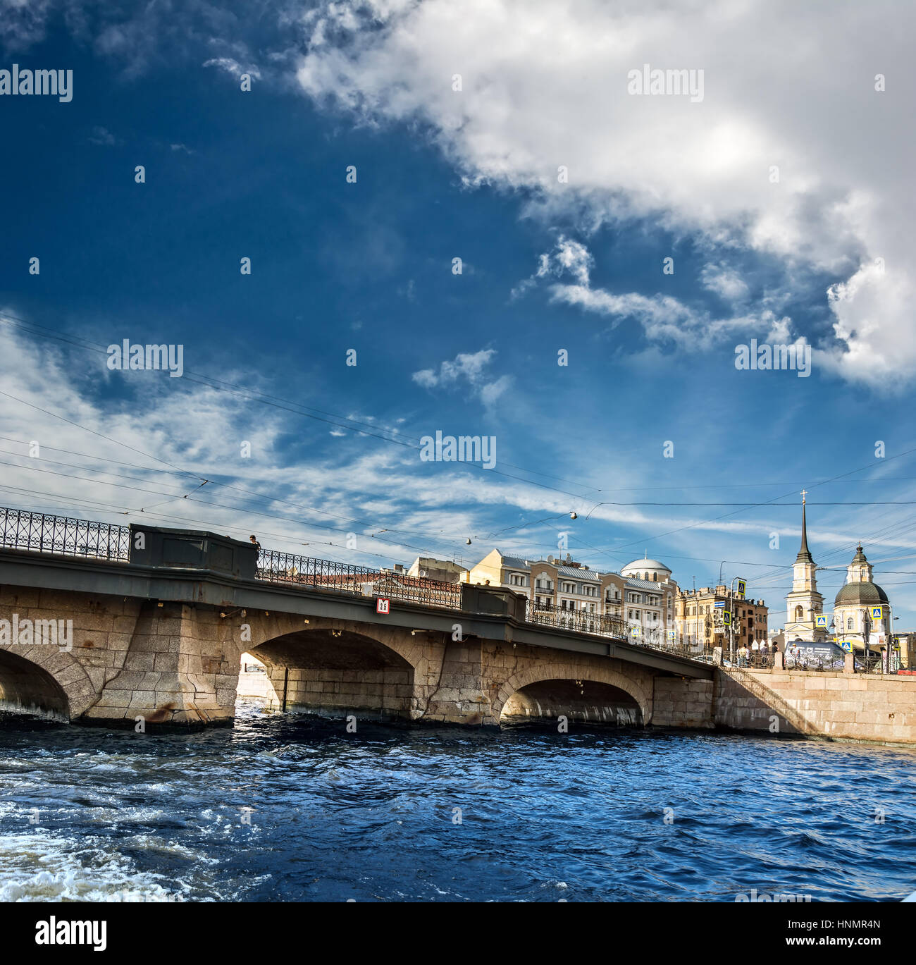 ST. PETERSBURG, Russland - 14. Juli 2016: Brücke über den Fluss Fontanka in St. Petersburg, Russland Stockfoto