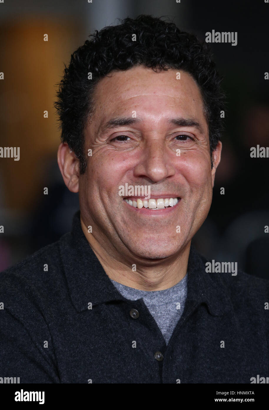 13. Februar 2017 - Westwood, Kalifornien, USA - Oscar Nunez. '' Faust Kampf '' Los Angeles Premiere statt im Regency Village Theatre. (Kredit-Bild: © F. lernen/AdMedia über ZUMA Draht) Stockfoto