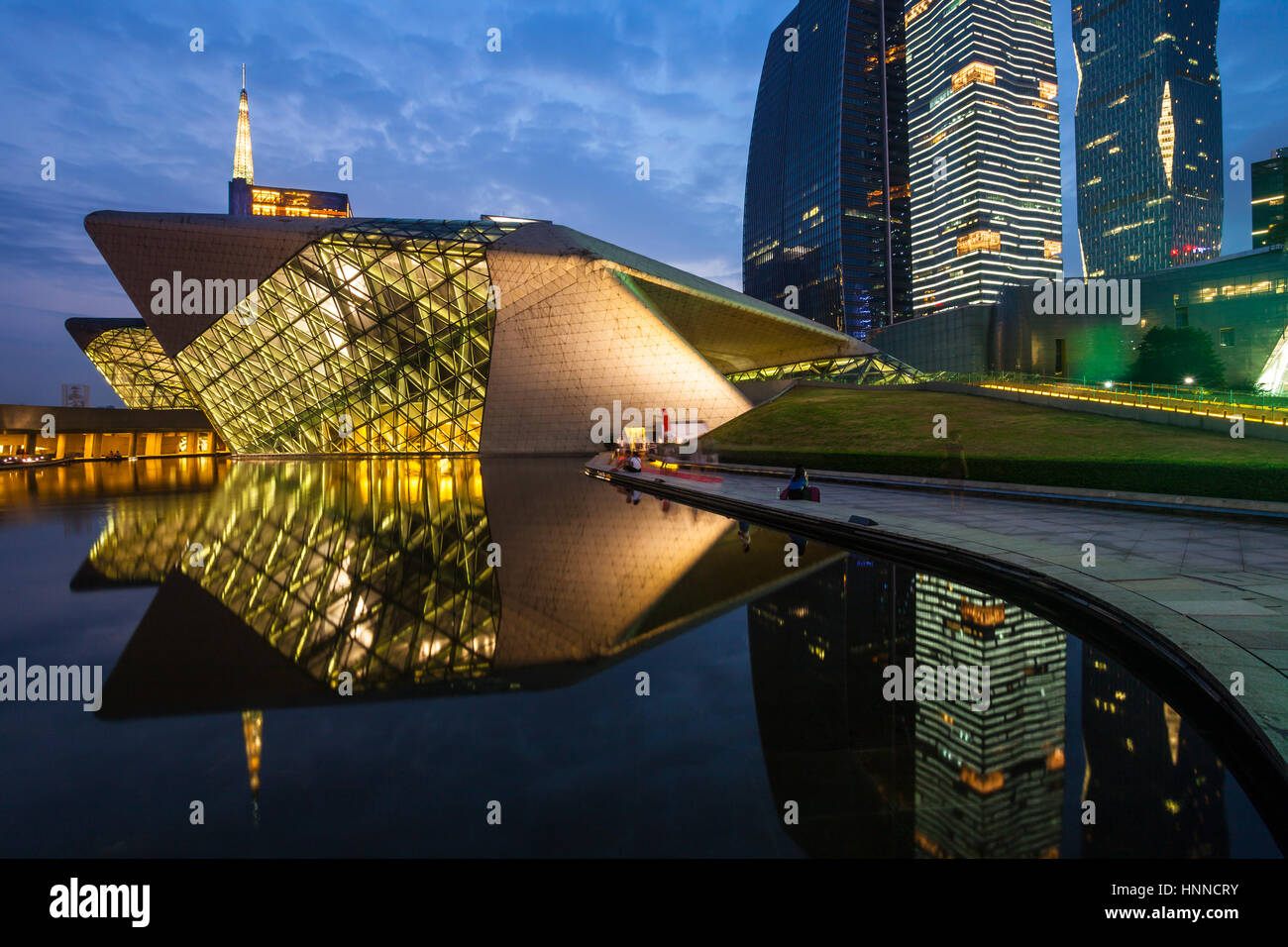 Nachtansicht von Guangzhou Stadt Gebäude und den Asienspielen Locations, China Stockfoto