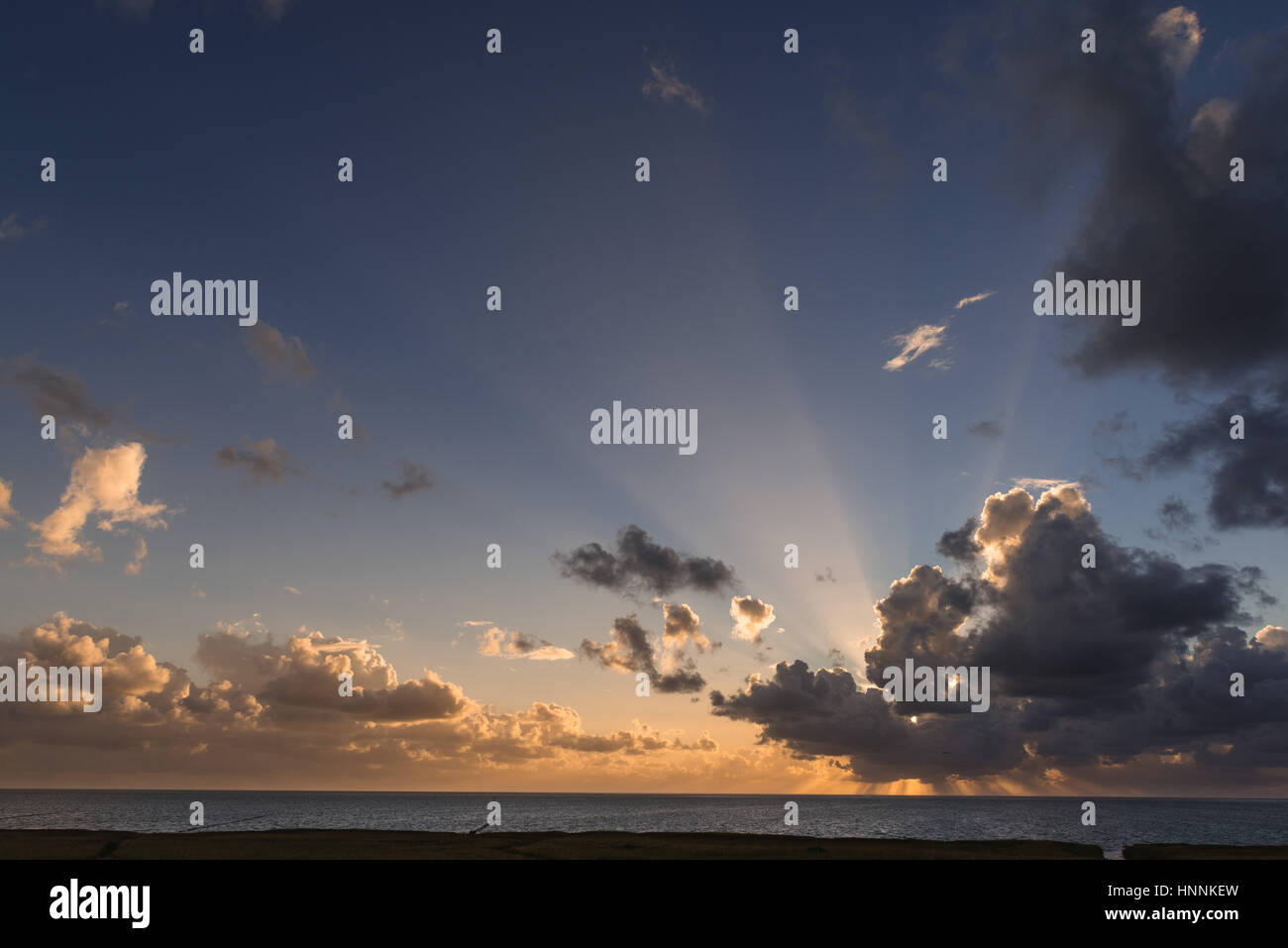 Sonnenuntergang über dem Meer Nerth am Mandoe Insel im dänischen Wattenmeer, Weltnaturerbe UNECSCO, Nordsee, Süd-Jütland, Dänemark Stockfoto