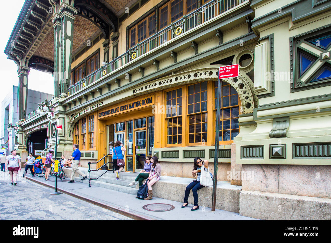 NEW YORK CITY - 6. Juni 2014: Außenansicht des Governors Island Ferry Terminal in der Innenstadt von Manhattan. Stockfoto