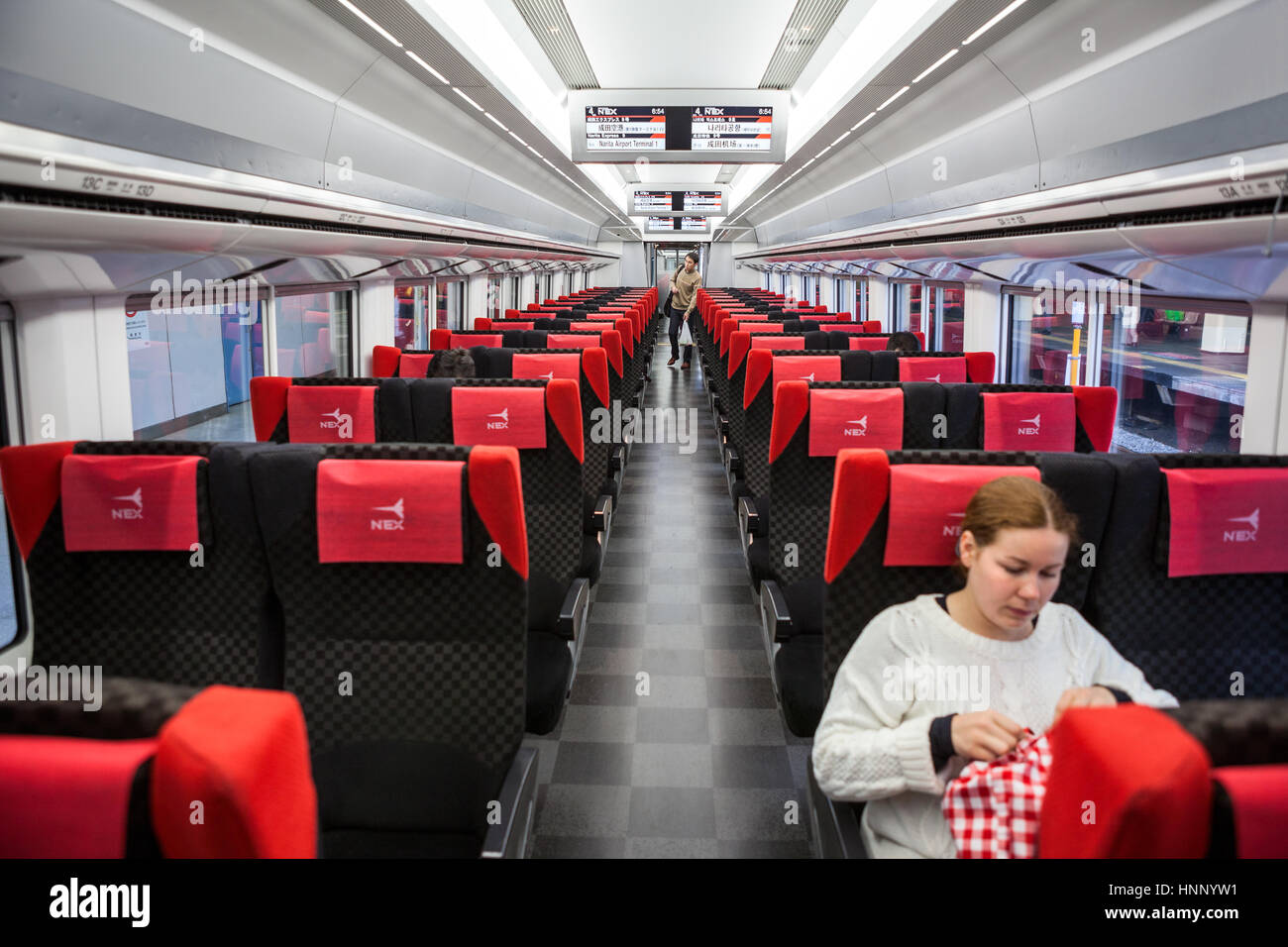 TOKYO, JAPAN - ca. April 2013: Innere Unterkunft Beförderung von NEX Shinkansen zu sitzen. Narita Express (n ' Ex) ist begrenzt Schnellzug dienen ich Stockfoto