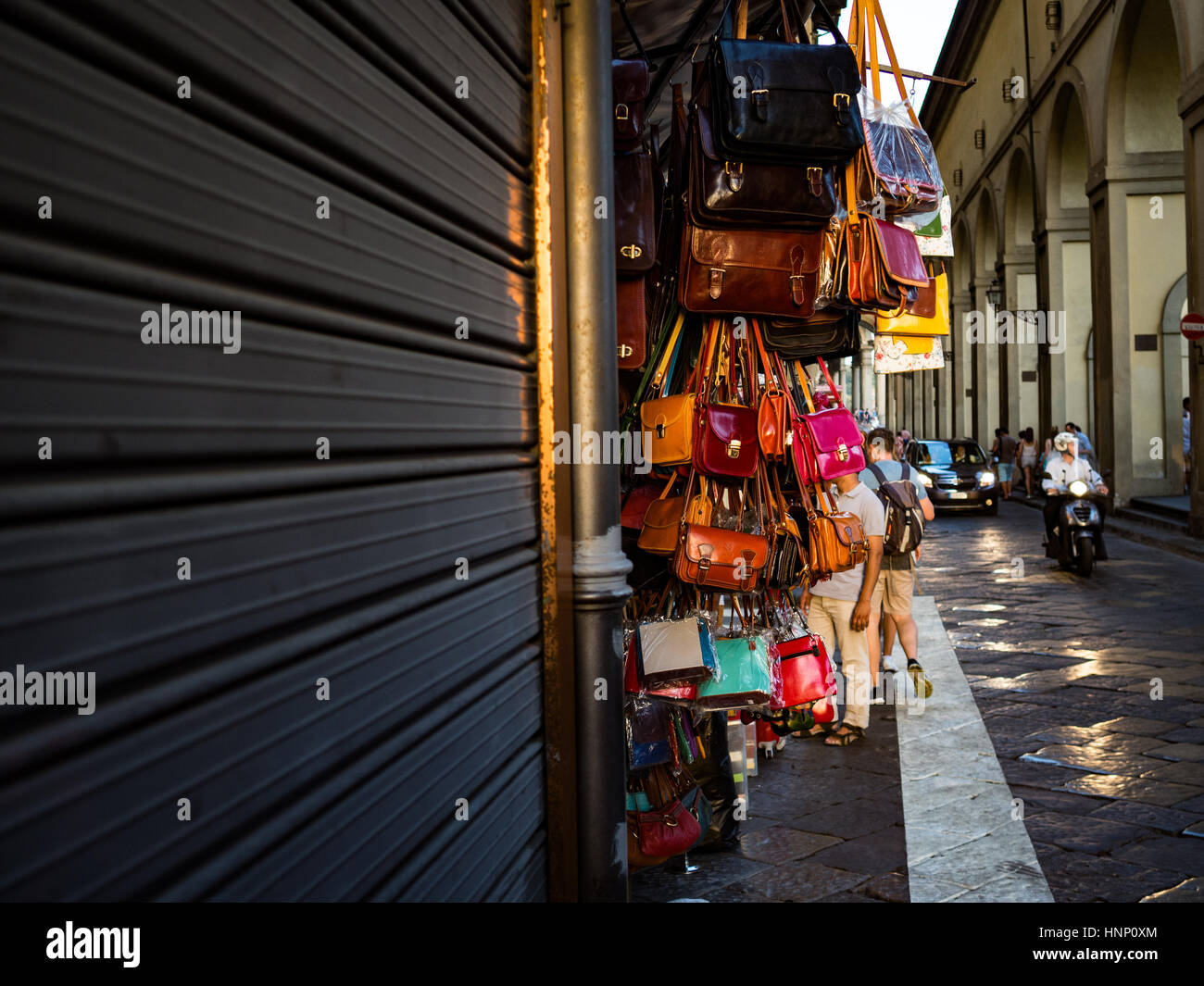 Handtaschen Angebote in Florenz, Toskana, Italien. Stockfoto