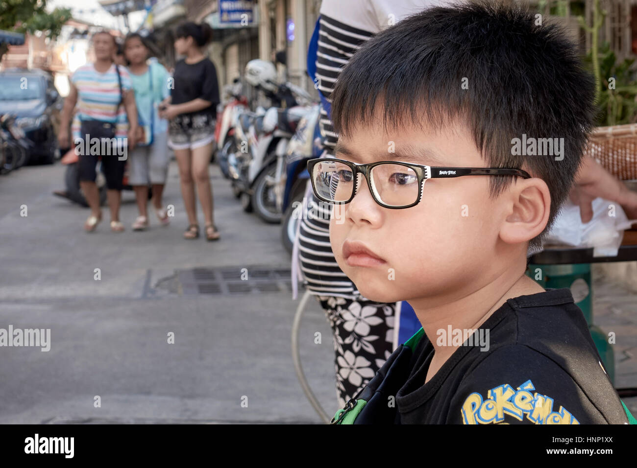 Kinderbrille. Junger asiatischer Junge, Kind mit Brille. Stockfoto