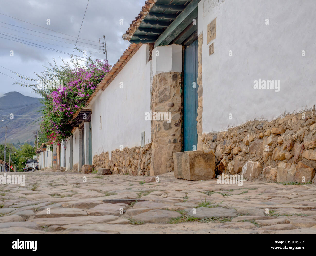 Villa de Leyva, Kolumbien - 2. Mai 2016: die gepflasterten und antiken Straße der Stadt Stockfoto