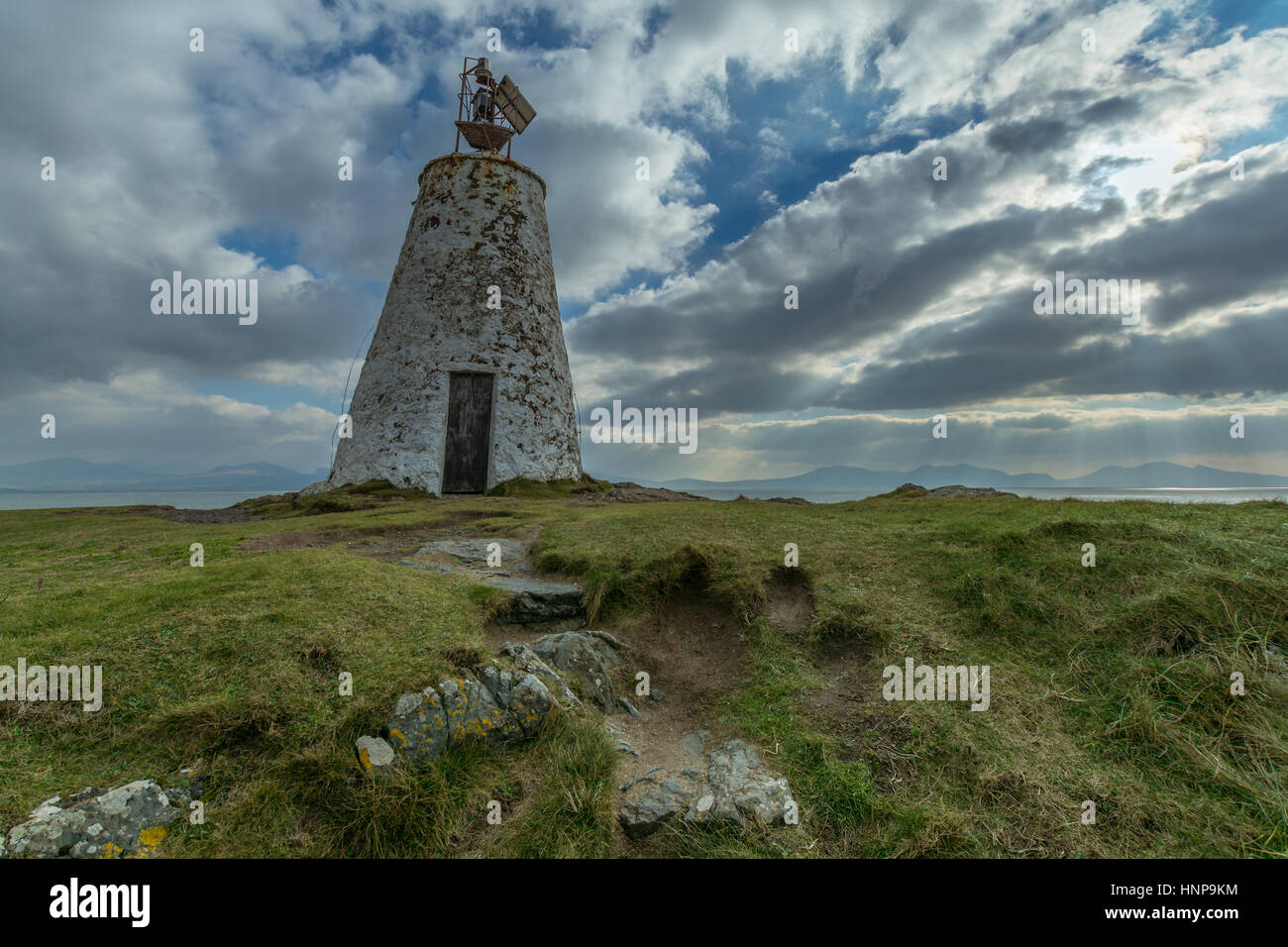Blick auf Twr Bach Leuchtturm auf Llanddwyn Island, Anglesey Stockfoto