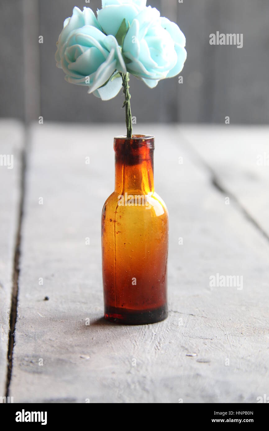 Blumen in einer Flasche Stockfoto