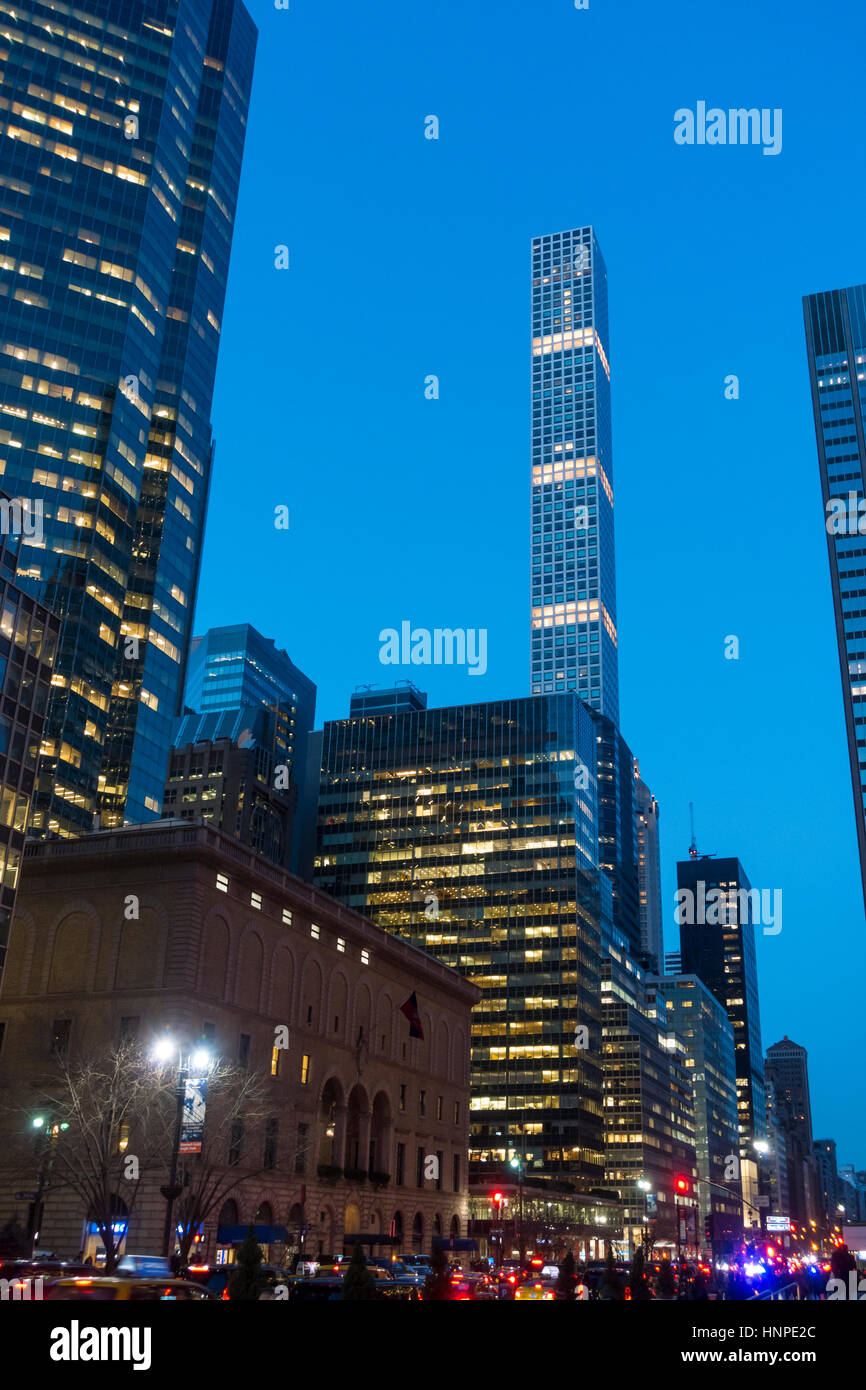 432 Park Avenue, New York City angesehen in der Abenddämmerung Stockfoto