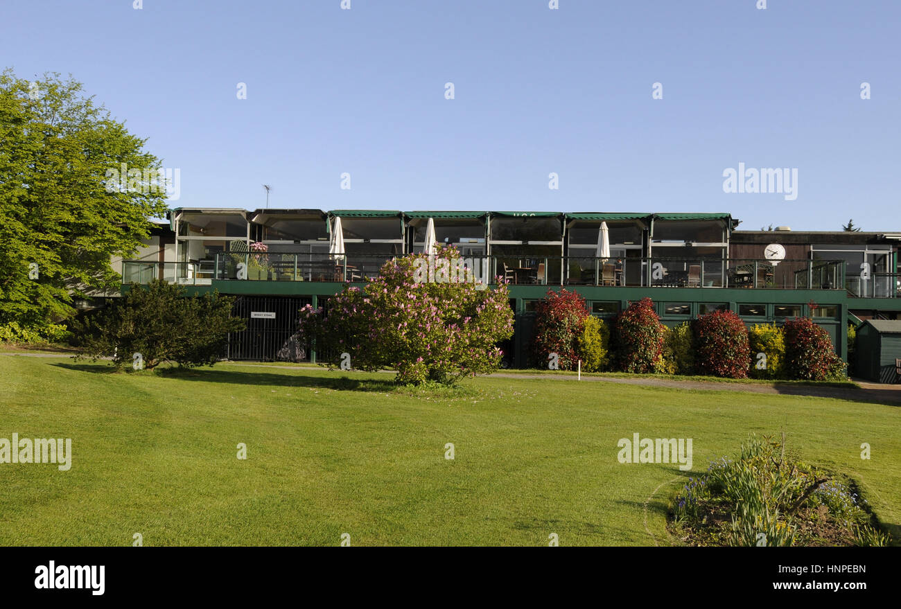 Ansicht von hinten das 18. Grün zum Clubhaus, Hendon Golfclub, Hendon, Hertfordshire, England Stockfoto