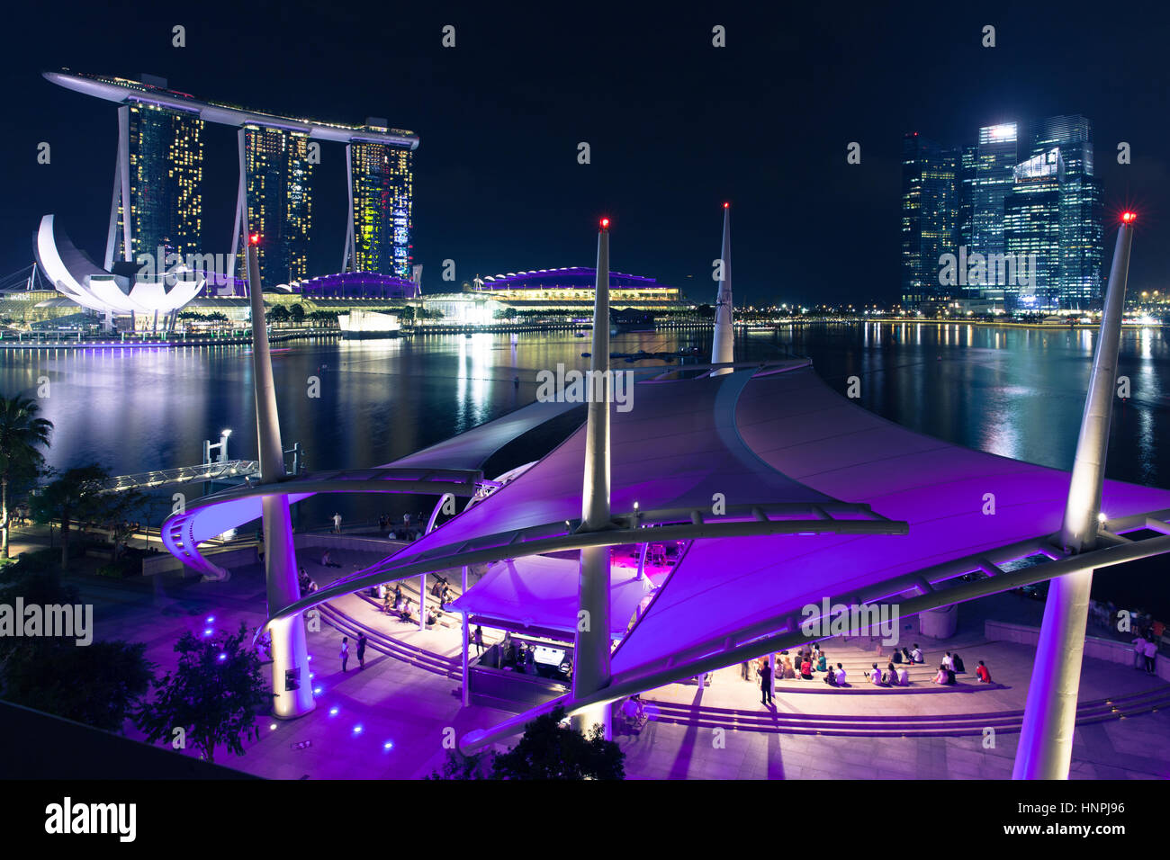 Esplanade offene Szene an der Uferpromenade, Singapur Stockfoto