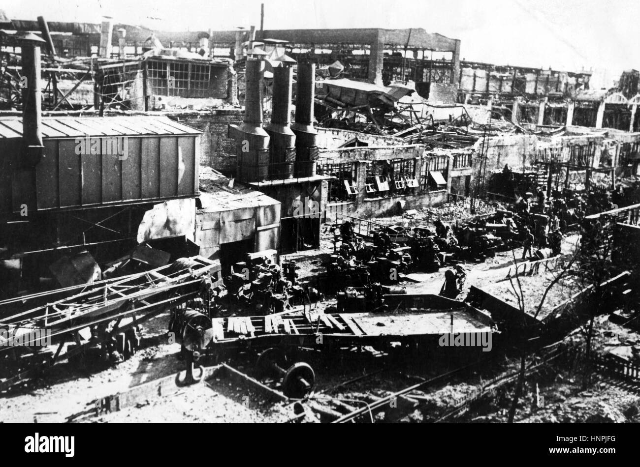 Das Bild der Nazi-Propaganda zeigt die zerstörte Traktor- und Tankfabrik „Dzerzhinsky“ im Norden von Stalingrad (heute Wolgograd). Aufgenommen am 1942. November nach seiner Ergreifung durch die deutsche Wehrmacht. Fotoarchiv für Zeitgeschichte - KEIN KABELDIENST - | weltweite Nutzung Stockfoto