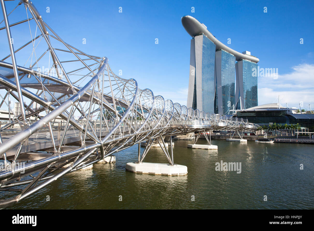 Tagsüber auf der Helix Brücke in Marina Bay Sands Hotel, 10. Juli 2013. Stockfoto