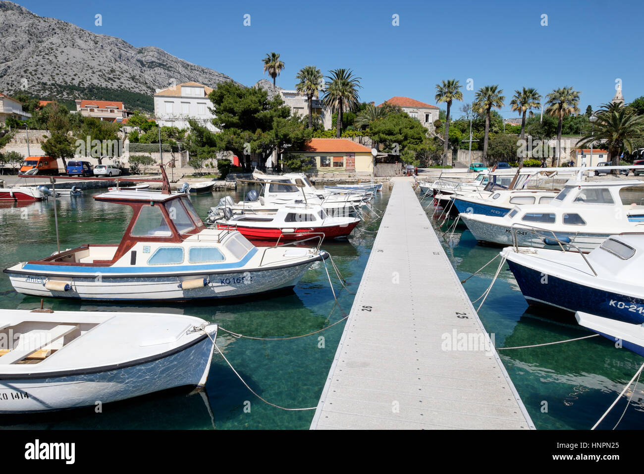 Motor Boote ankern in Marina Orebic, Orebic, Halbinsel Peljesac, Kroatien Stockfoto