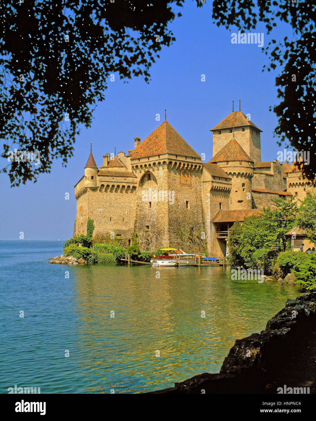 Schloss Chillon am Ufer des Sees Leman (Genfer See) in der Nähe von Montreux, Schweiz. Stockfoto