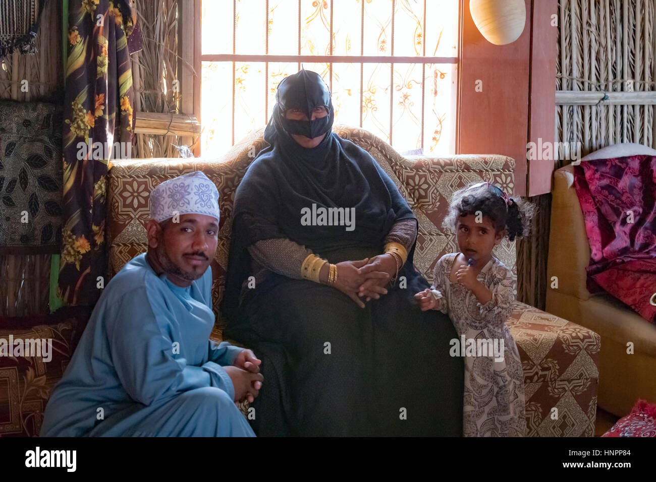 Beduinen-Familie in Asien, Naher Osten, Oman, Wahiba Sands Stockfoto