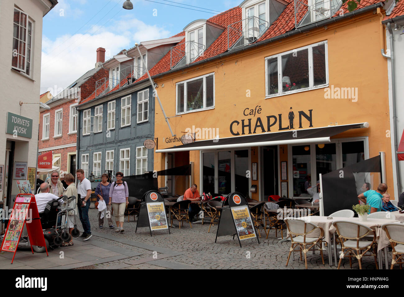 Chaplin-Café auf dem Hauptplatz in Helsingør, Dänemark Stockfoto
