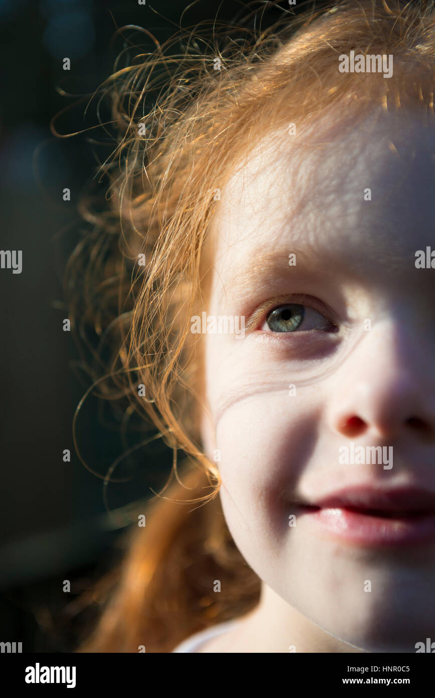 Porträt eines roten Haaren 6-jährigen Mädchens Stockfoto