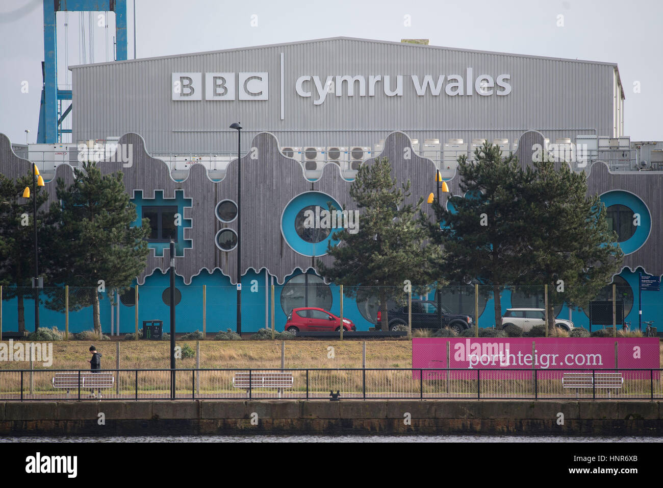 Gesamtansicht von der Außenseite der BBC Verfilmung Studios im Roath Lock, Cardiff Bay, South Wales, UK. Stockfoto