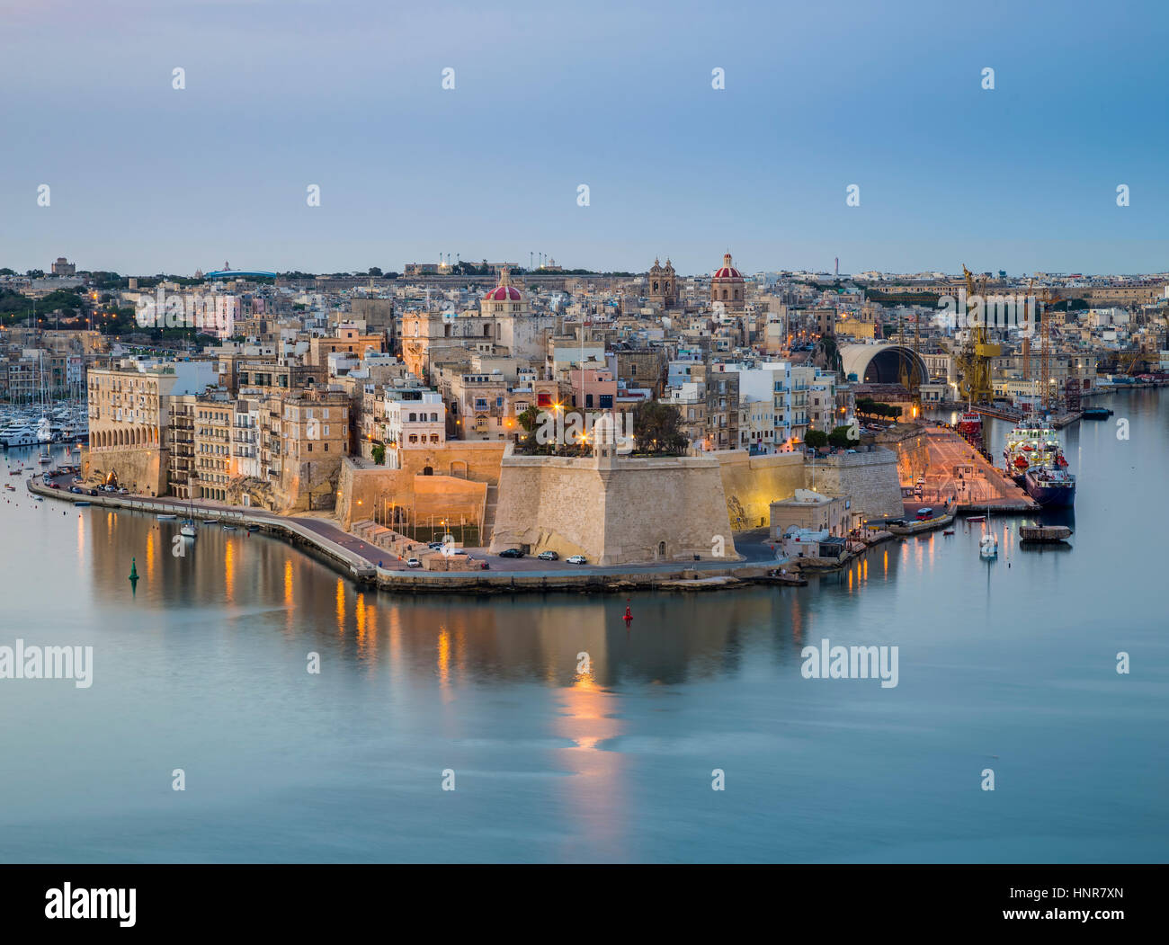 Malta - die Insel Senglea und Gardjola Garten bei Sonnenaufgang entnommen Valletta Stockfoto