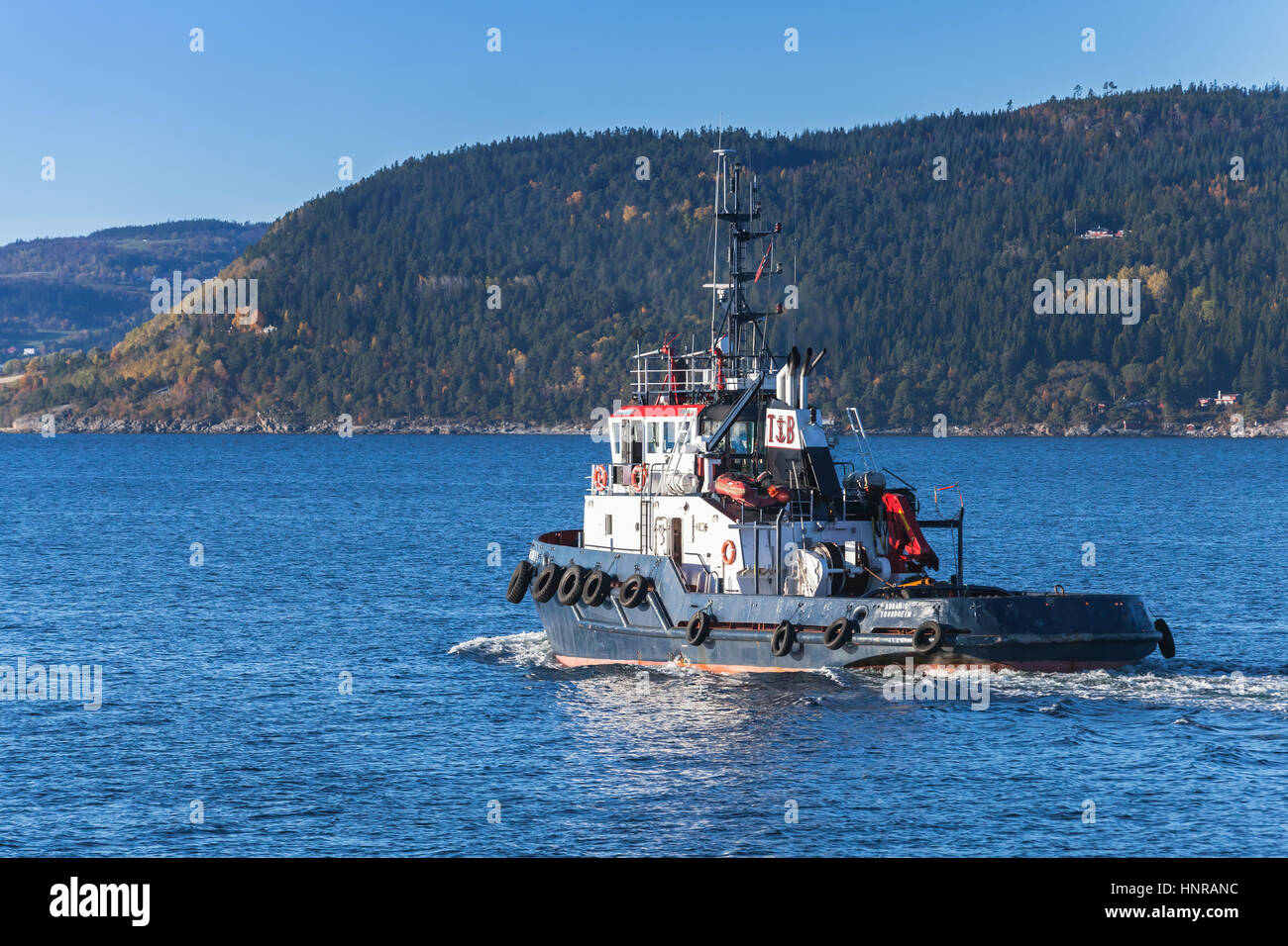 Trondheim, Norwegen - 17. Oktober 2016: Blau Schlepper Abramis mit weißem Überbau im Gange, Rückansicht. Trondheim, Norwegen Stockfoto