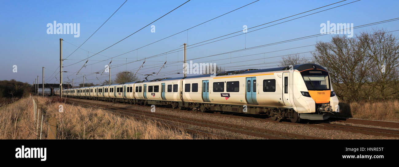 Siemens-Zug, 700 105 Thameslink-Züge Livree, zwischen Bedford und Luton, Bedfordshire, England Stockfoto