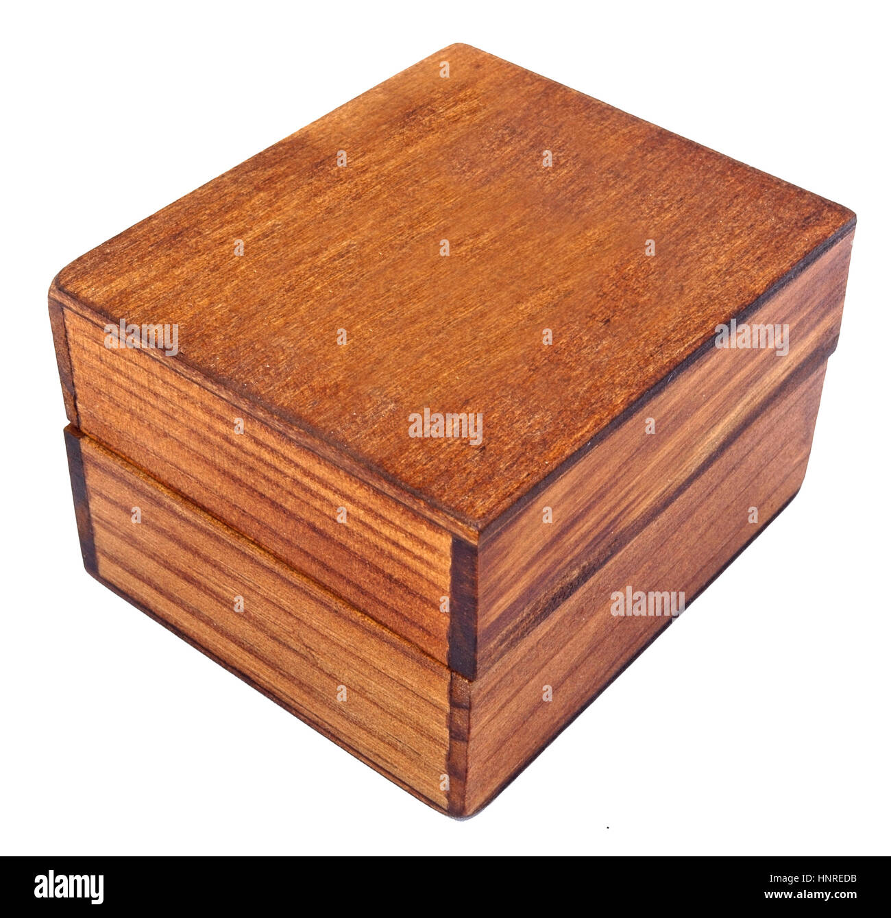 Oberen und seitlichen Blick auf isolierte handgefertigten Holz-Box. Stockfoto