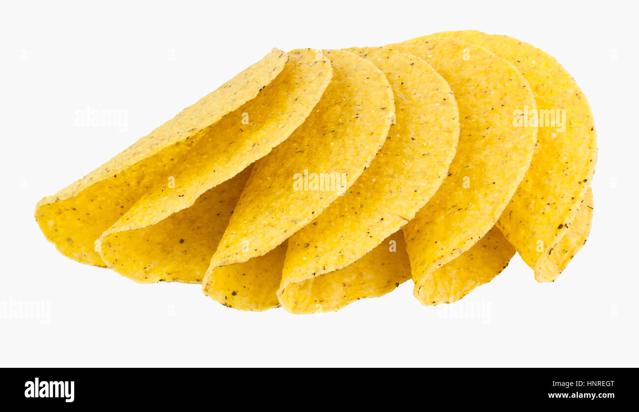 Sechs leeren gelben Mais Taco-Schalen löffelt. Isoliert. Stockfoto