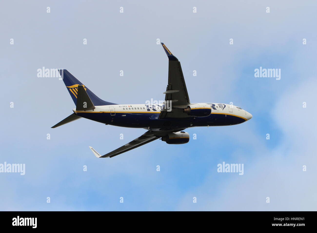 EI-SEV, einer Boeing 737-73S(WL) betrieben von Ryanair, während des Trainings am Flughafen Prestwick, Ayrshire, Schottland. Stockfoto