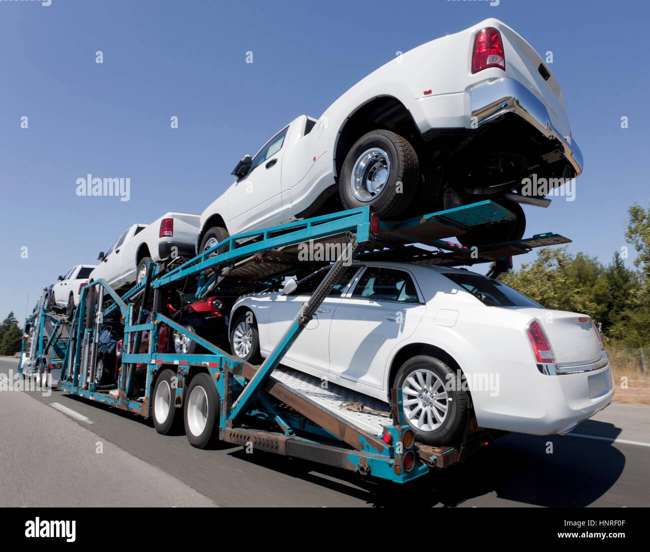 Huckepack Autos auf den Markt. Stockfoto