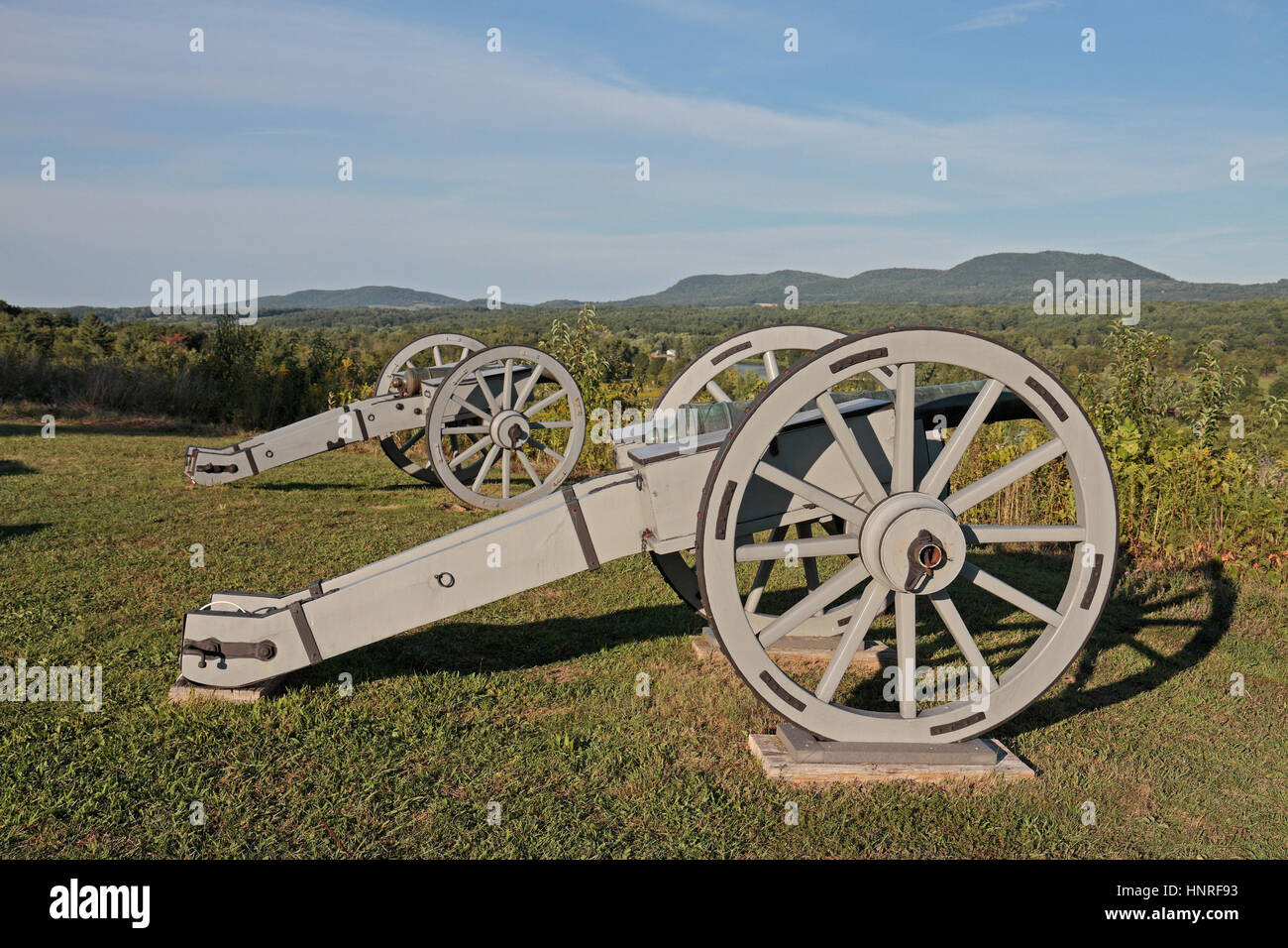 Artillerie im großen Redoubt (mit Blick auf den Hudson River), Nationalparkservice, Stillwater, New York, Vereinigte Staaten von Amerika. Stockfoto