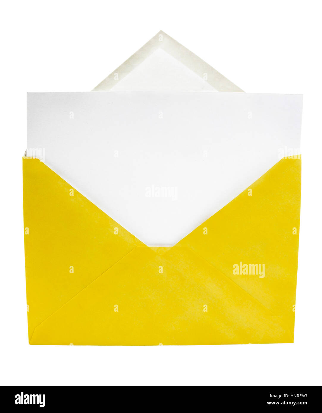 Offene Klappe auf gelben Einladung Umschlag mit leere Karte mit Textfreiraum. isoliert. Stockfoto