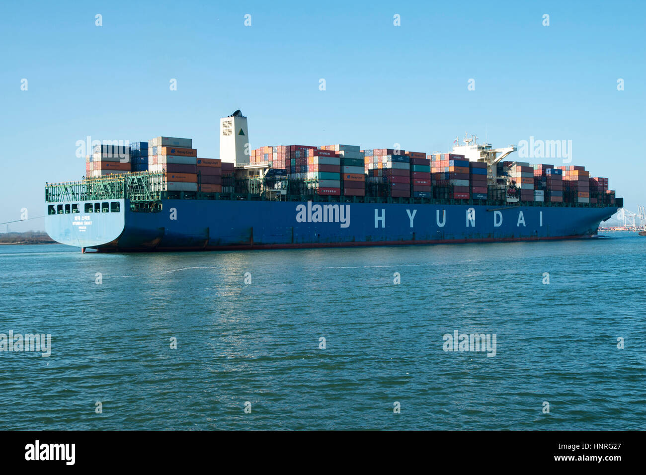 Hyundai Smart Containerschiff Ankunft in Southampton am 7. Februar 2017. Mayflower Park entnommen Stockfoto