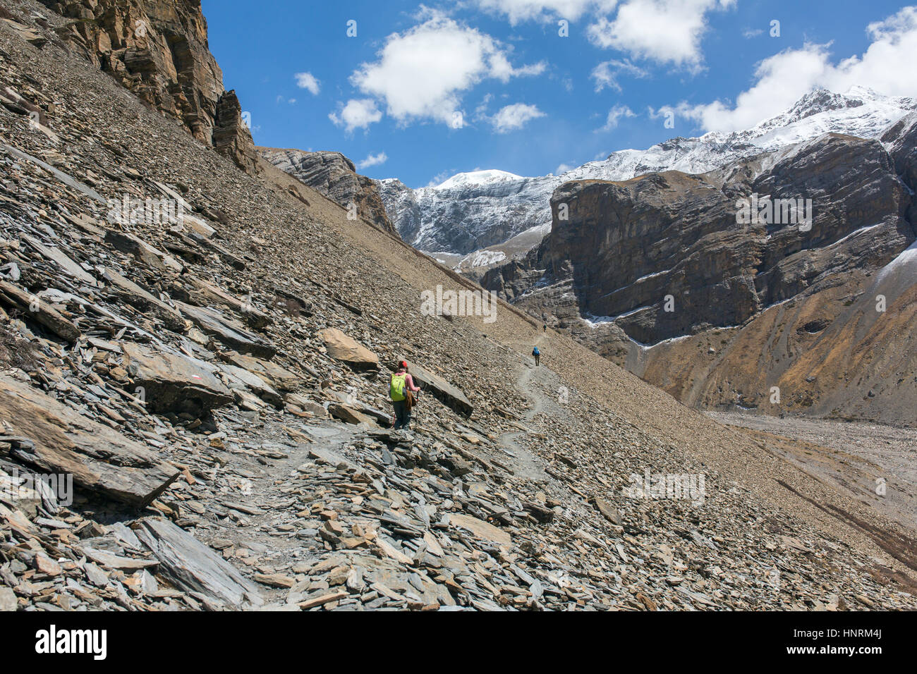 Gefährliche Lockergestein Wege auf Seiten des Himalaya, Nepal Stockfoto