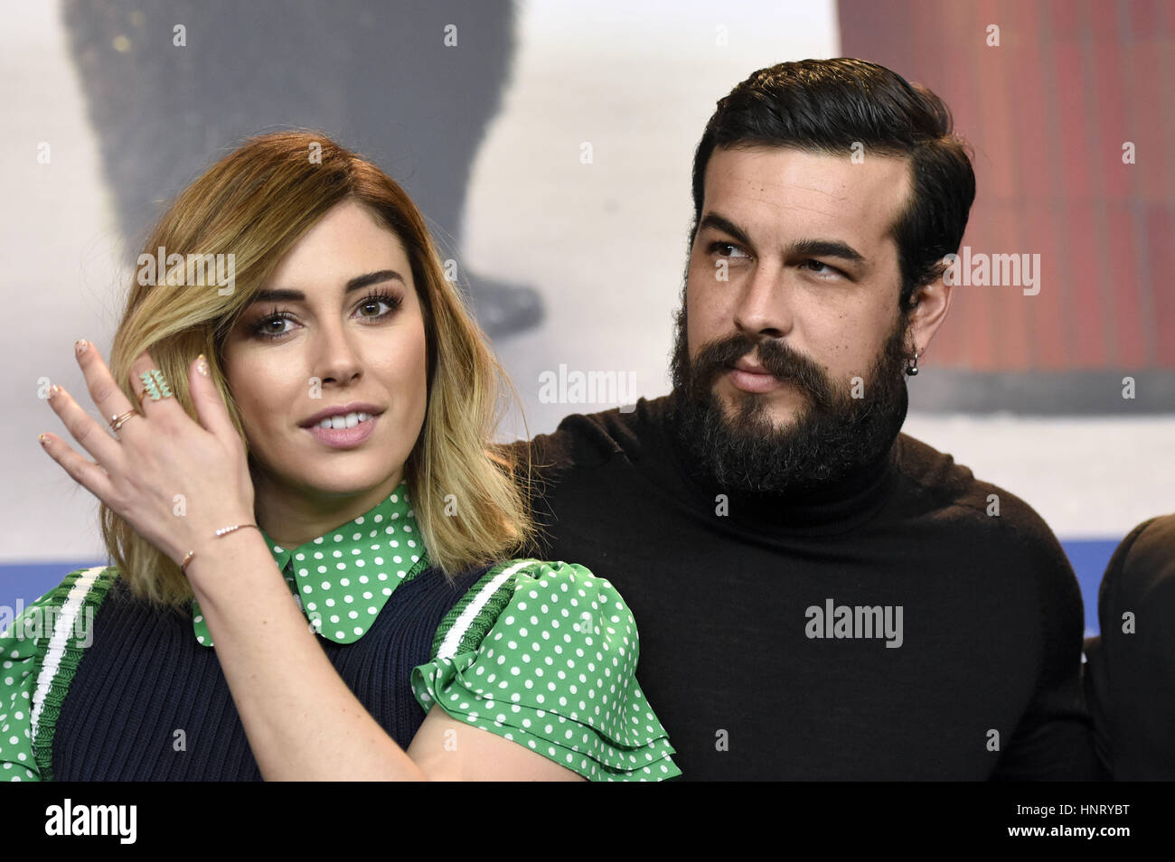 Berlin, Deutschland. 15. Februar 2017. Blanca Suarez und Mario Casas "El Bar/The Bar" auf der Pressekonferenz am 67. Berlin International Film Festival/Berlinale 2017 am 15. Februar 2017 in Berlin, Deutschland.  Bildnachweis: Dpa/Alamy Live-Nachrichten Stockfoto